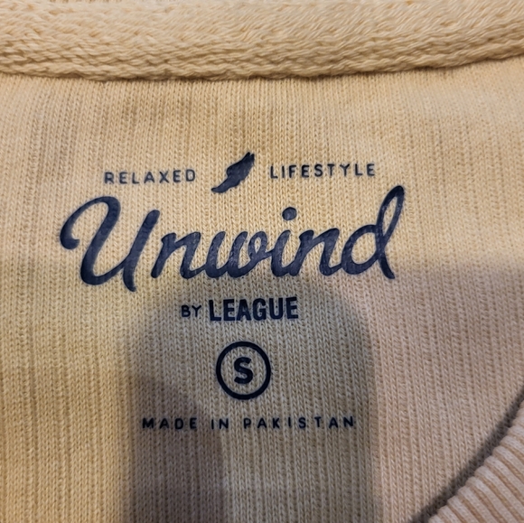 League NCAA Women's USC Sweater-  Small - Picture 8 of 12